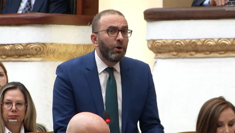 ‘Shkelës konstant i Kushtetutës’, Bardhi akuza Peleshit: S’ke guxim të sjellësh Ramën në Kuvend, jep dorëheqjen!