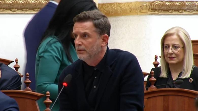 ‘S’dua të bëj interpelancë me ty’, Braçe lexon përgjigjen e ministrit: E di që ka njerëz që s’duan të bëjnë punën, por mungesa e respektit për Kuvendin është e tepërt