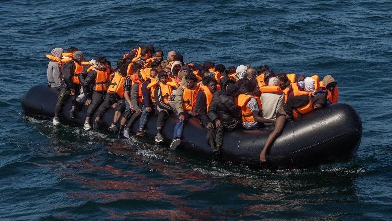The Telegraph: Bandat shqiptare ulin çmimet/ Reklama në TikTok: 150 paund kalimi me gomone drejt Anglisë
