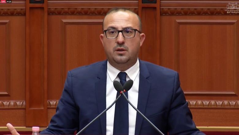 Korreshi: Ngulni ndonjë gozhdë në Lushnjë, 1 lopatë me lek duhen për 2 rrugë që të shpëtojmë nga aksidentet (VIDEO)