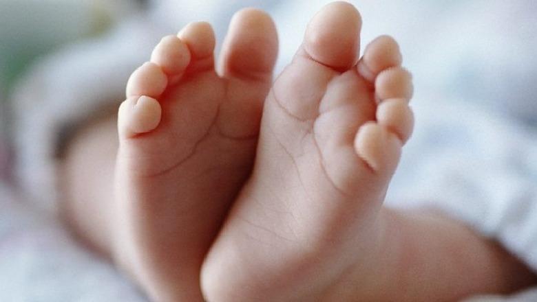 Kosovë/ ‘Nëna i preu kordonin umbilikal dhe e hodhi në plehra’, foshnja ndërron jetë nga hipotermia