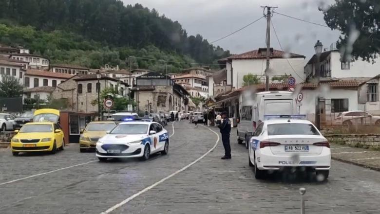 Aksident në Berat, makina godet këmbësorin në mes të rrugës, 60-vjeçari në gjendje të rëndë