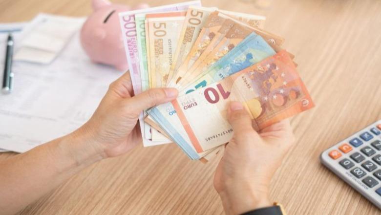 Monedha evropiane e mbyll javën me tjetër rekord negativ, 1 euro po këmbehet me 95.4 lekë