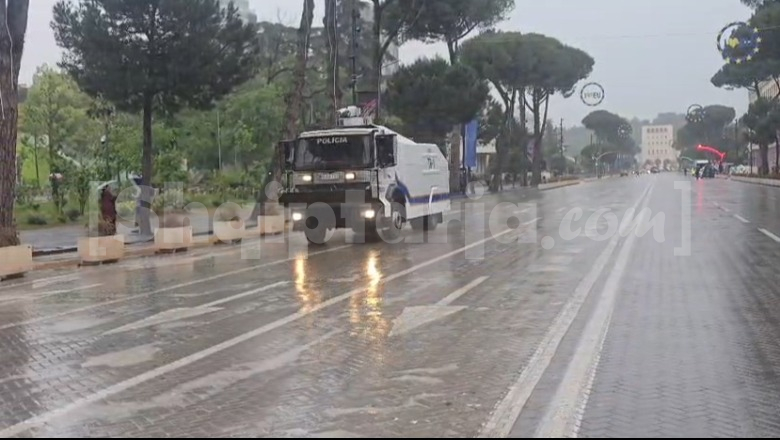 Gjysmë orë nga nisja e protestës, bulevardi ‘Dëshmorët e Kombit’ i boshatisur (VIDEO)