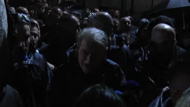 Policia u bllokoi marshimin drejt ministrive, Berisha: Krim i shëmtuar, do të përgatitemi për të gjithë format