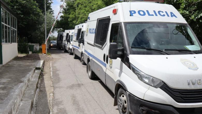Kontrolle ‘blic’ në burgjet e Fierit, Vlorës dhe Peqinit, sekuestrohen mjete prerëse të improvizuara dhe aksesorë celularësh