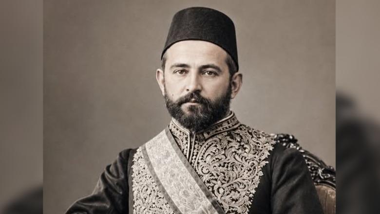 U vra me urdhër të Sulltanit në 9 maj 1906, Bido përkujton veprën e shqiptarit të Çamërisë Abedin Dino: Figurë e madhe e Rilindjes! Përkushtimin ndaj Kombit e pagoi me jetë