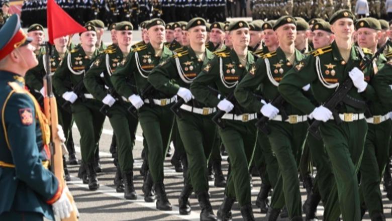 Rusia feston Ditën e Fitores, vetëm 46 minuta ceremoni dhe 8 minuta fjalim i Putinit: Fati i vendit vendoset nga luftëtarët dhe punëtorët