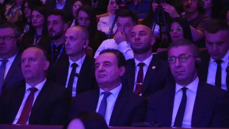 Kongresi i VLEN, Albin Kurti në krah të Mickoskit, për herë të parë ‘harrohet’ himni shqiptar, reagime të ashpra në RMV dhe Kosovë
