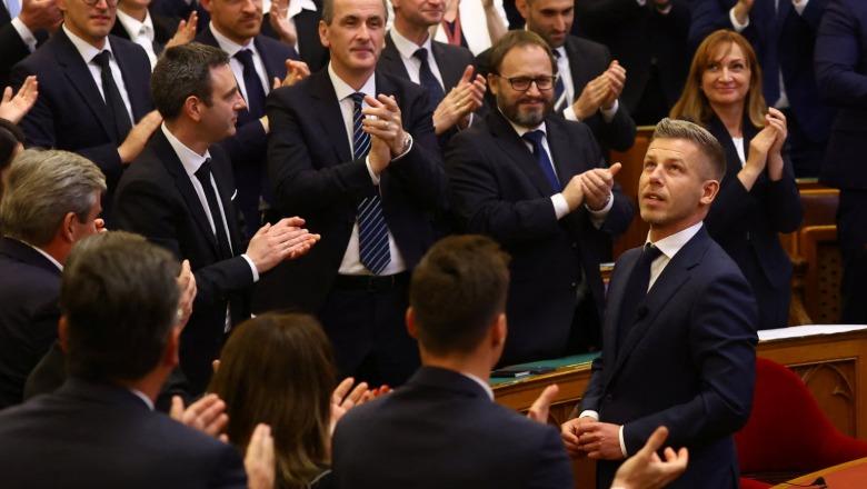 Peter Magyar betohet si kryeministër i Hungarisë, ministrat e rinj festojnë në shesh fundin e epokës 16-vjeçare të Victor Orbanit