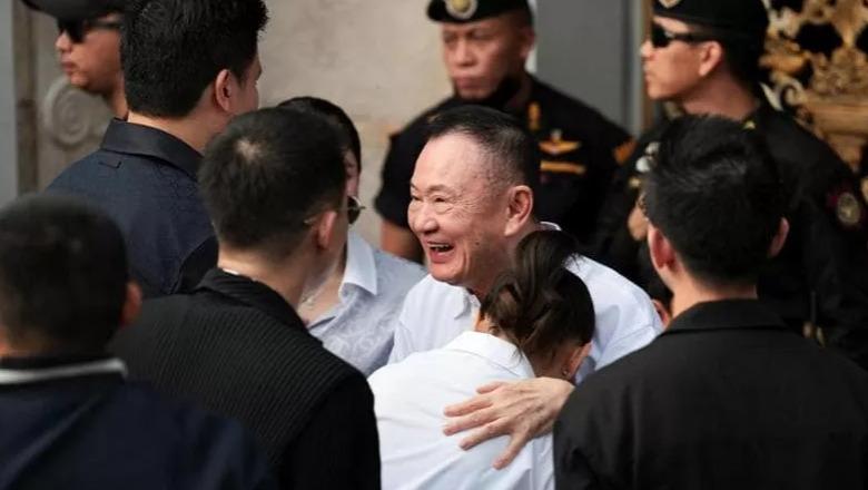 Tajlandë/ U dënua për korrupsion, ish-kryeministri miliarder Thaksin Shinawatra del nga burgu