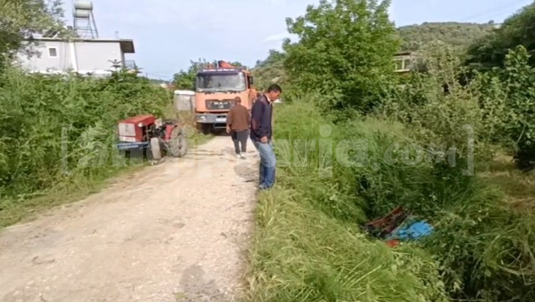 Lushnjë/ Humbi kontrollin e mjetit bujqësor dhe përfundon në kanal, ndërron jetë 71-vjeçari (EMRI)