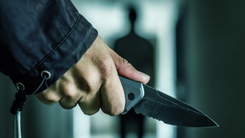 'Më jep lekët ose të vrava', kanosi me thikë menaxherin e supermarketit në Korçë, arrestohet 40-vjeçari
