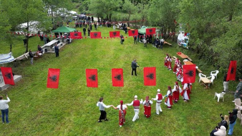 'Jemi shqiptarë, jo sllavë', emigrantët rikthehen çdo vit në Lladomericë për të mbajtur gjallë traditën