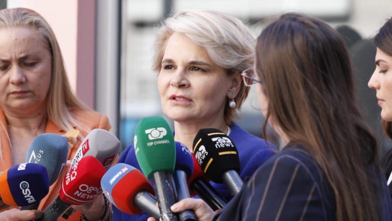 Gjyqi/ Pas sherrit me Metën, Kryemadhi shigjeton edhe Blushin: Edhe babai im të çohet nga varri, nuk e duroj dot më