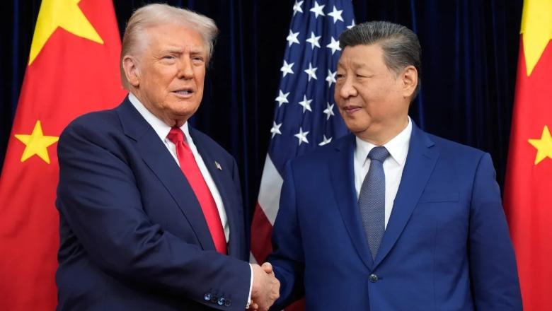 Trump udhëton në Kinë për marrëveshje tregtare mes krizave globale, luftës në Ukrainë dhe përplasjeve me Iranin