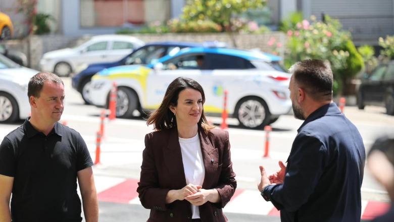 Hapet së shpejti 'Qendra e Mirëpritjes' në Sarandë, Koçiu prezanton investimin e ri, 100 vende parkimi për vendasit dhe turistët