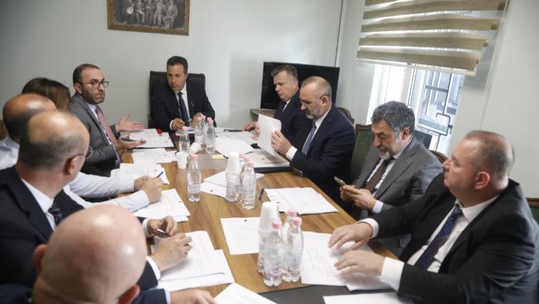 Ndryshimi i Rregullores së Kuvendit/ S’ka dakordësi PS-PD për numrin e Komisioneve! Balla kundër barazisë së anëtarëve te Etika
