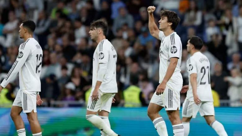VIDEO/ Real Madridi fiton 2-0 ndaj Oviedos, pankarta kundër Perez! Mbappe fërshëllehet nga tifozët