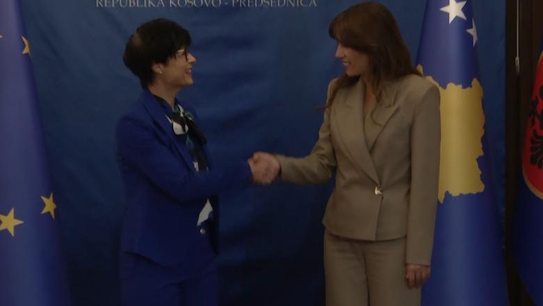 Vizita e parë në Kosovë, komisionerja Marta Kos pritet nga Albulena Haxhiu!
