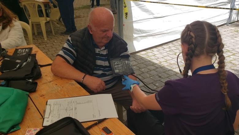 'Shpresa e Ripërtërirë', 45 mjekë e ndihmësmjekë të specialiteteve të ndryshne vizitojnë falas qytetarët e Beratit dhe Kuçovës