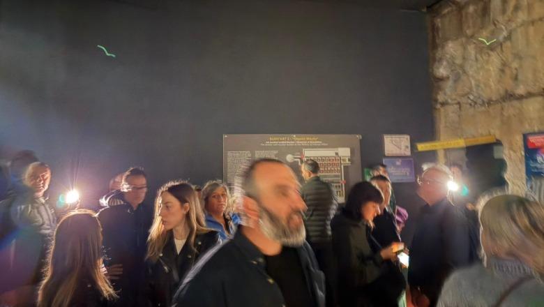 Tiranë/ OSHEE lë në errësirë të plotë Ministrinë e Brendshme dhe zonën e qendrës! Habiten turistët te Bunk'Art: Si mungojnë dritat në qendrën e kryeqytetit 