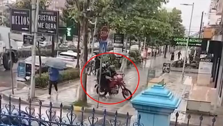 Grabitet argjendaria në Kamëz, autorët me kallash marrin bizhutë! Momenti kur ikin me motor dhe skafandra në kokë (VIDEO)
