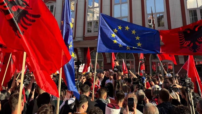 Taulant Balla mbështet kërkesat e studentëve shqiptarë në Shkup: Qeveria dhe parlamenti të gjejnë zgjidhje të drejtë e të qëndrueshme