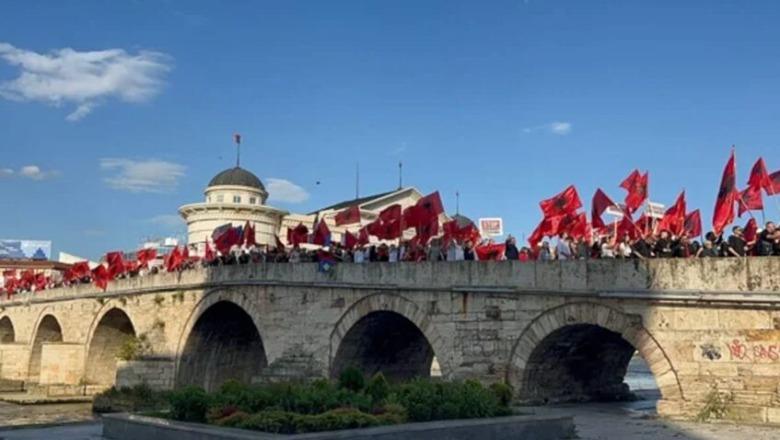 Protesta për gjuhën shqipe në Shkup, arrestohen 3 studentë shqiptarë 