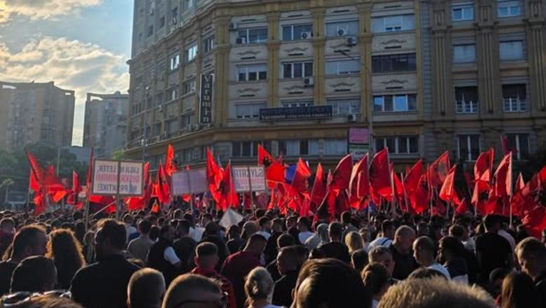 Laert Vasili rrëfen në Report TV emocionet e protestës për gjuhën shqipe më Shkup: Ishte e jashtëzakonshme!