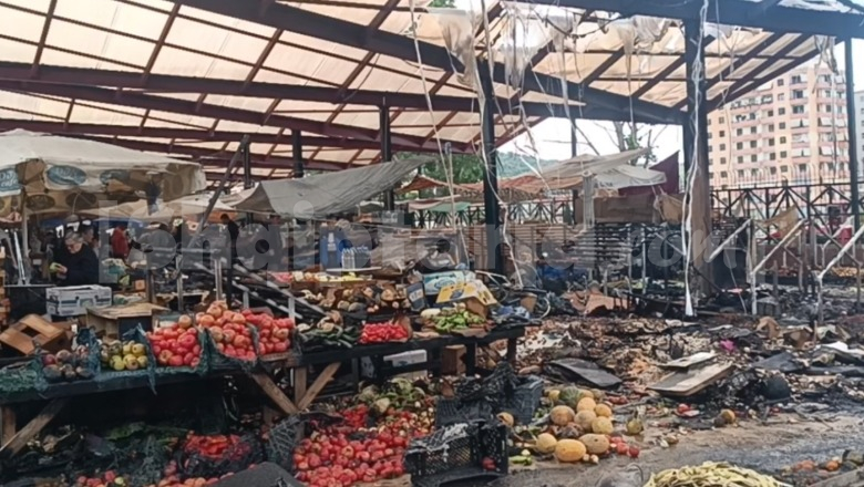 Digjet tregu i ri i fruta –perimeve në Lushnjë, shkaqet të paqarta! Dëme të mëdha për tregtarët