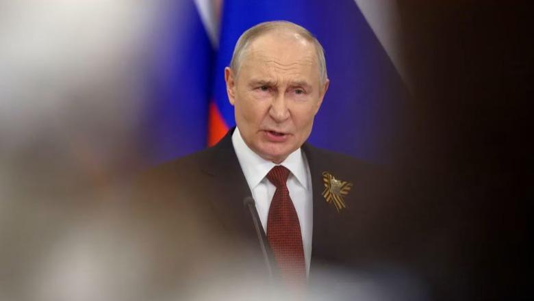 Vladimit Putin mbërrin në Pekin, pritet me ceremoni pompoze nga Presidenti Xi Jinping! Takimi, pas vizitës së Trump