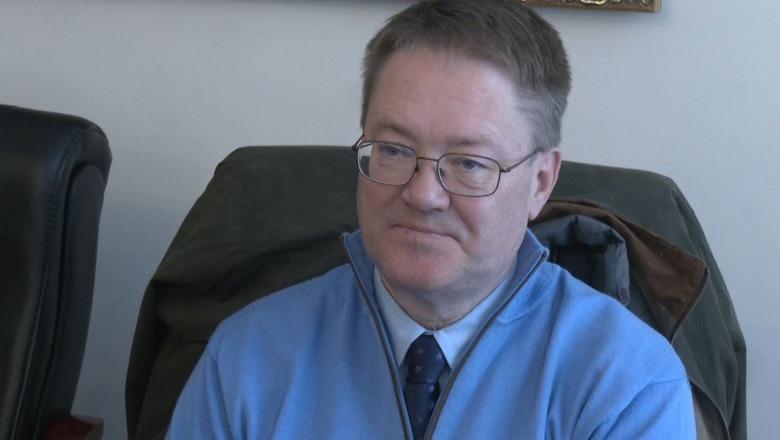 Ambasadori britanik Nicholas Abbott vizitë në Kukës: Synojmë të ndihmojnë diasporën shqiptare që të investojnë në vendin e tyre
