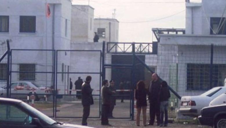 Kontrolle blic në Burgun e Rrogozhinës, gjenden dhe sekuestrohen 2 celularë