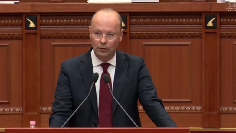 ‘Mazhoranca është kapur në faull kushtetues’- Ivi Kaso nga Kuvendi: Me rregulloren e re, shpresojmë të ndryshojë edhe sjellja e PS në Parlament