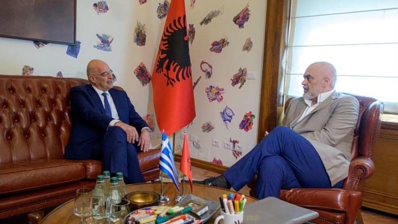 Çështja e Detit/ Media greke: Ministri Dendias do të vizitojë Shqipërinë javën e ardhshme, Athina dhe Tirana kërkojnë të përfitojnë nga faza pozitive e marrëdhënieve 2-palëshe