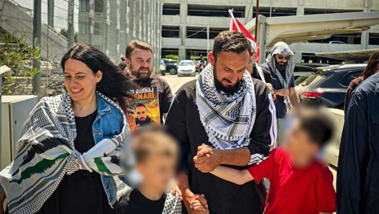 Ekskluzive/ U ndalua nga Izraeli, Baki Goxhaj mbërrin mes lotësh në atdhe: Na morën peng e na poshtëruan! Ushtarët bëheshin grup e na dhunonin (VIDEO)