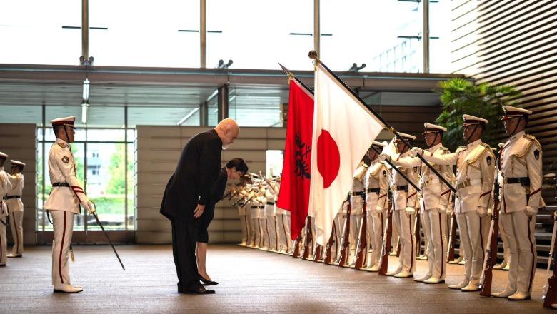 Vizita në Japoni, Kryeministri Rama pritet me ceremoni në Tokio: Fuqizojmë marrëdhëniet mes dy vendeve! Sanae Takaichi: Mbështesim anëtarësimin e Shqipërisë në BE