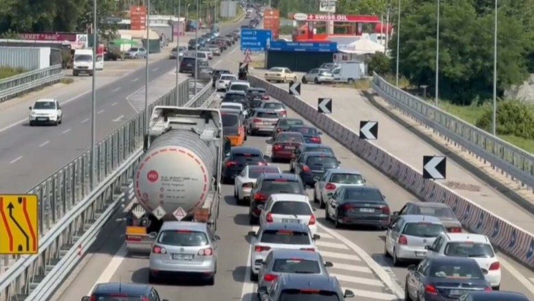 ‘Do të shembim mbikalimin e Rinasit’, Karakaçi: Zgjidhet trafiku në rrugën Tiranë-Durrës