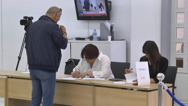 Sot zgjedhjet formale në PD/ Nis procesi i votimit, Berisha në garë me veten, dilemë numri i anëtarëve që votojnë! Salianji e 4 rivalë të tjerë u përjashtuan