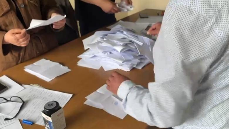 Tkurret pjesëmarrja në Pustec, vetëm 15 votues në degën e PD! Berisha siguron 13 vota