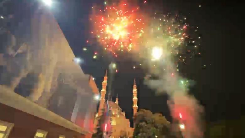 Shpërthen festa në selinë e Partisë Demokratike, fishekzjarre për rikonfirmimin e Sali Berishës kryetar (VIDEO)