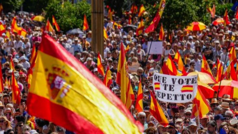 Skandalet e korrupsionit, mijëra spanjollë protestojnë kundër 'mafias socialiste' në Madrid, kërkohet dorëheqja e kryeministrit Pedro Sanchez