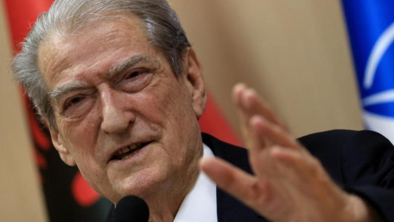 Ardi Stefa: Idhujtarët e idhujtarizmi nuk kanë asnjë lidhje me demokracinë!