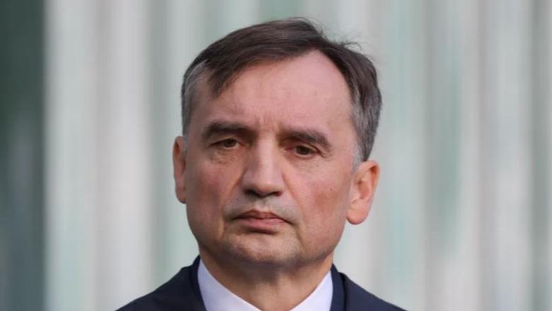 Akuzohet për abuzim me fondet publike, ish-ministri polak i drejtësisë arratiset në Amerikë, Varshava kërkon rikthimin e tij 