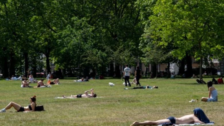 'Çmendet' moti në Britaninë e Madhe, temperaturat shënojnë 34 gradë Celsius, niveli më i lartë i regjistruar ndonjëherë në maj