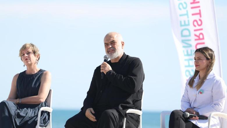 ‘Presim rritje të numrit të turistëve’- Rama nga Durrësi drejtuar mjekëve e infermierëve: Jeni ‘ambasadorët’ e vendit, ndoshta e vetmja shëmbëlltyrë e shtetit që të huajt takojnë