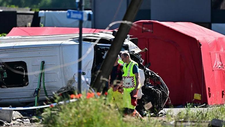 Belgjikë/ Treni përplas minibusin e shkollës, 4 të vdekur