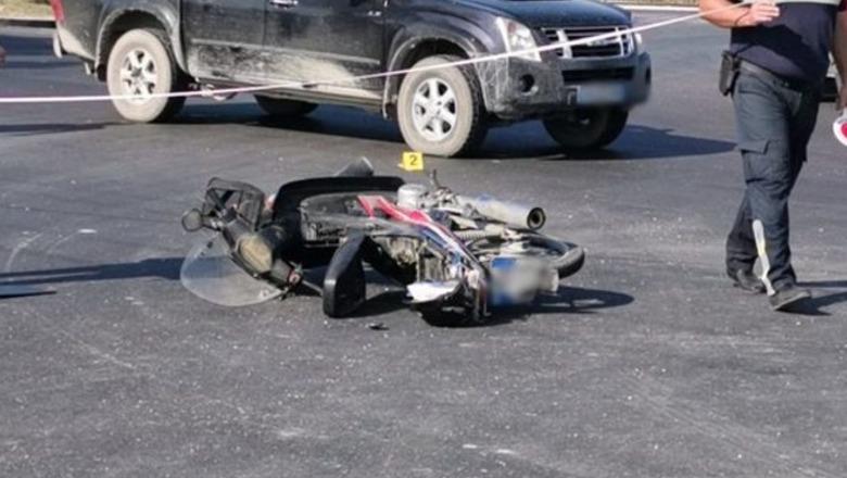 Aksident tragjik në Yrshek, motori përplaset me automjetin, humb jetën drejtuesi, policia prangos shoferin