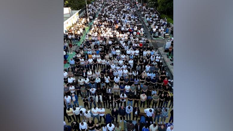 Shkodër, qindra besimtarë kremtojnë festën e Kurban Bajramit